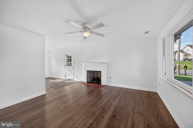 801 HAPPY CREEK RD, Front Royal, VA 22630