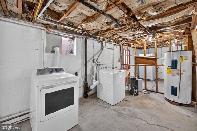801 HAPPY CREEK RD, Front Royal, VA 22630