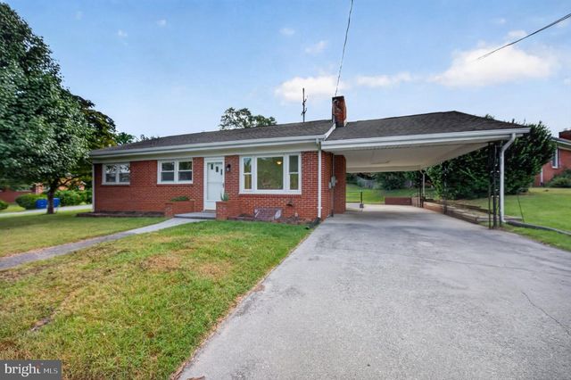 801 HAPPY CREEK RD, Front Royal, VA 22630