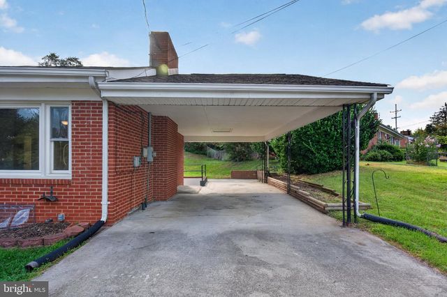 801 HAPPY CREEK RD, Front Royal, VA 22630