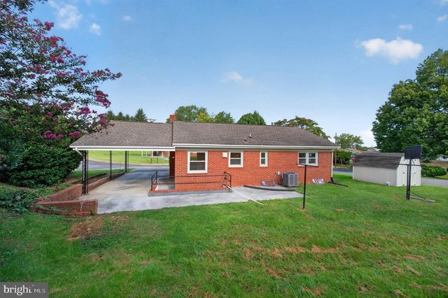 801 HAPPY CREEK RD, Front Royal, VA 22630
