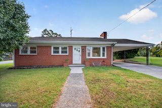 801 HAPPY CREEK RD, Front Royal, VA 22630