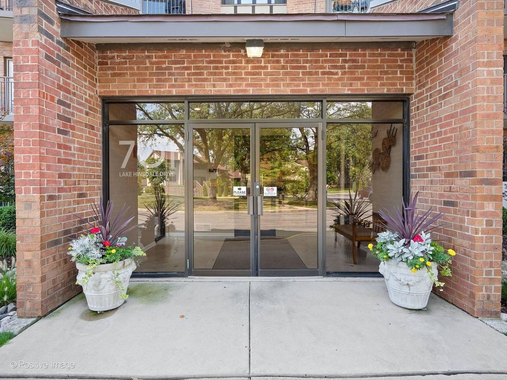 701 Lake Hinsdale Drive 410, Willowbrook, IL 60527 — exterior