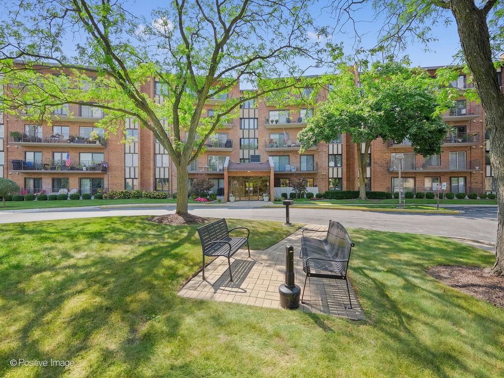 701 Lake Hinsdale Drive 410, Willowbrook, IL 60527 — photo 2