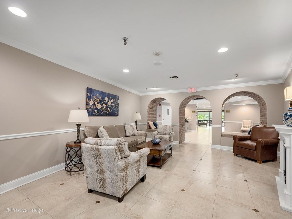 701 Lake Hinsdale Drive 410, Willowbrook, IL 60527 — photo 3