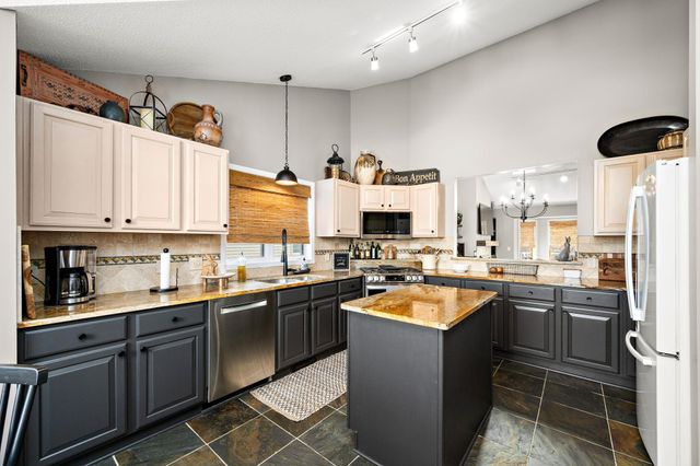 2833 Wilds Lane NW, Prior Lake, MN 55372