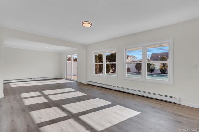 21 Piper Lane, Levittown, NY 11756