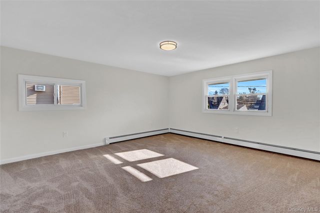 21 Piper Lane, Levittown, NY 11756