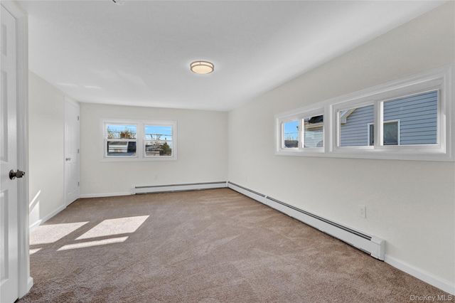 21 Piper Lane, Levittown, NY 11756