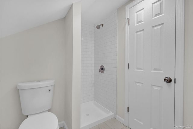 21 Piper Lane, Levittown, NY 11756