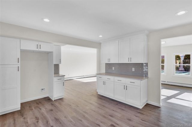 21 Piper Lane, Levittown, NY 11756