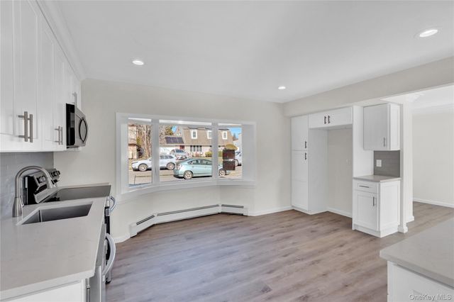 21 Piper Lane, Levittown, NY 11756