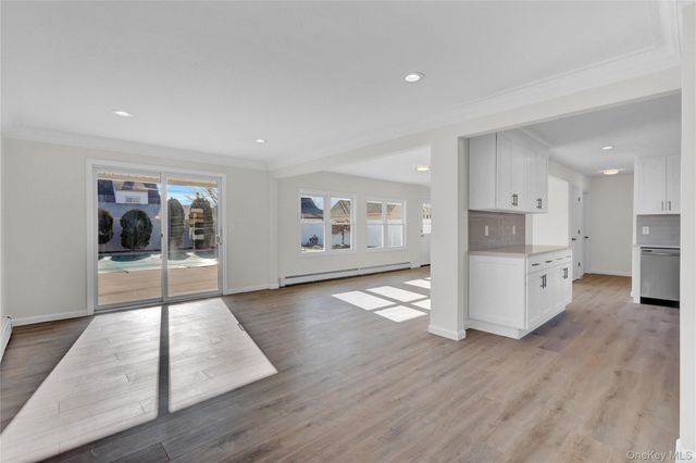 21 Piper Lane, Levittown, NY 11756