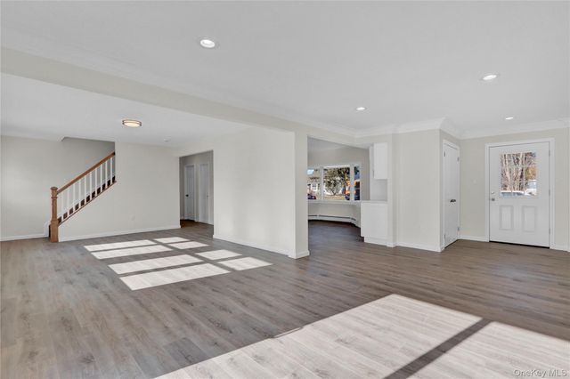 21 Piper Lane, Levittown, NY 11756