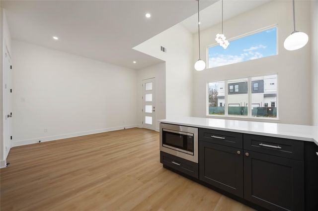 422 E 41 Street A, Houston, TX 77022