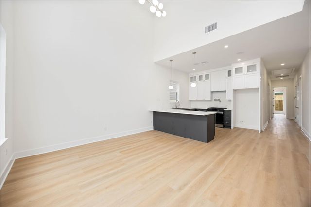 422 E 41 Street A, Houston, TX 77022