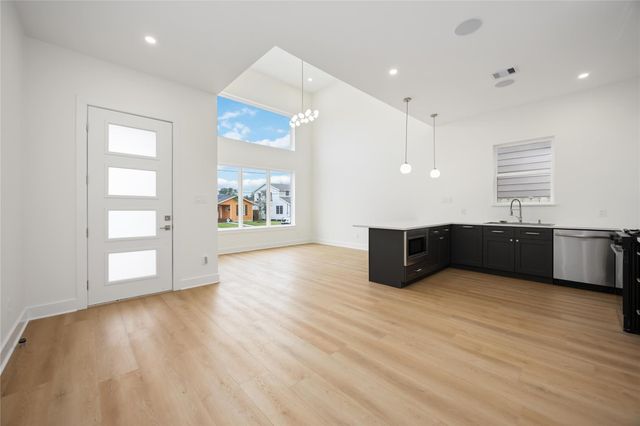 422 E 41 Street A, Houston, TX 77022