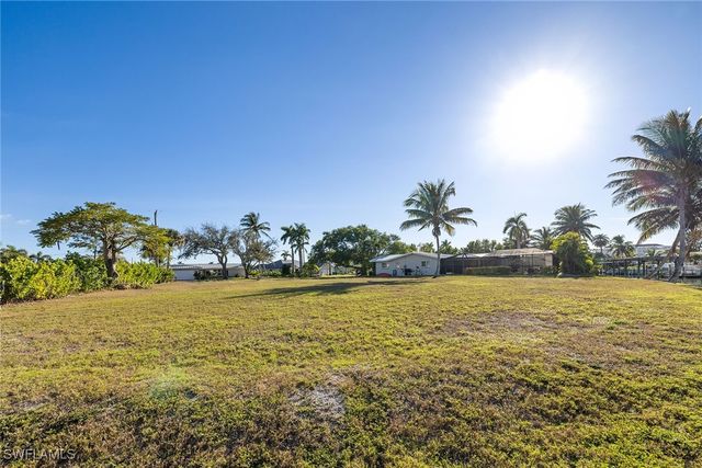 271 Randy LN, Fort Myers Beach, FL 33931