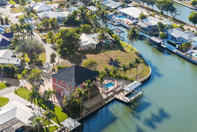 271 Randy LN, Fort Myers Beach, FL 33931