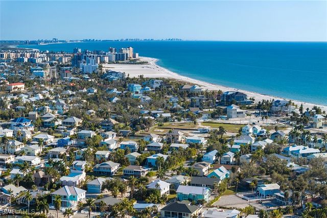 271 Randy LN, Fort Myers Beach, FL 33931