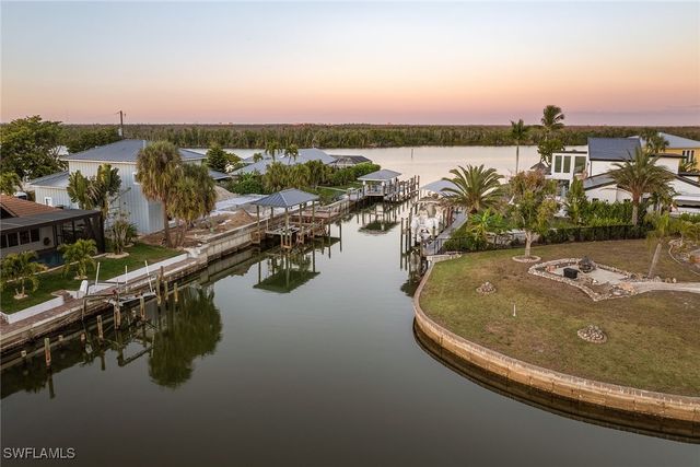 271 Randy LN, Fort Myers Beach, FL 33931