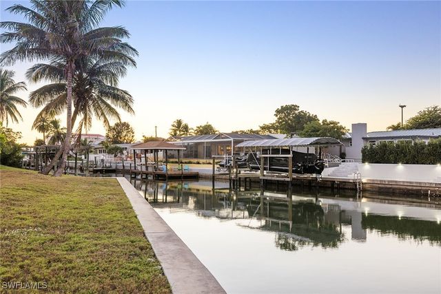 271 Randy LN, Fort Myers Beach, FL 33931