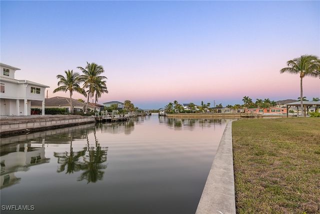 271 Randy LN, Fort Myers Beach, FL 33931