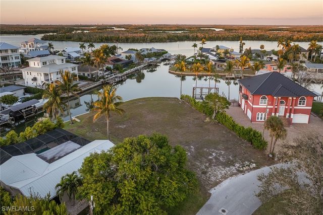 271 Randy LN, Fort Myers Beach, FL 33931