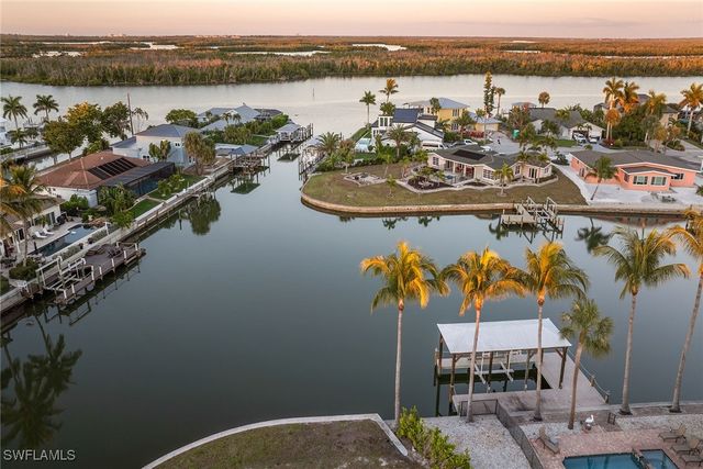 271 Randy LN, Fort Myers Beach, FL 33931