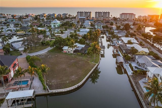 271 Randy LN, Fort Myers Beach, FL 33931