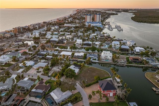 271 Randy LN, Fort Myers Beach, FL 33931
