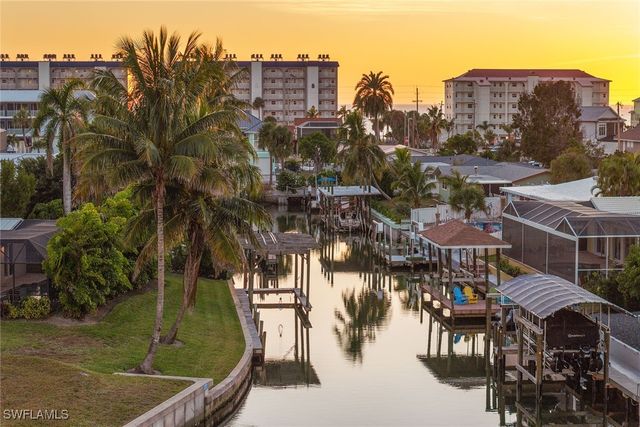 271 Randy LN, Fort Myers Beach, FL 33931