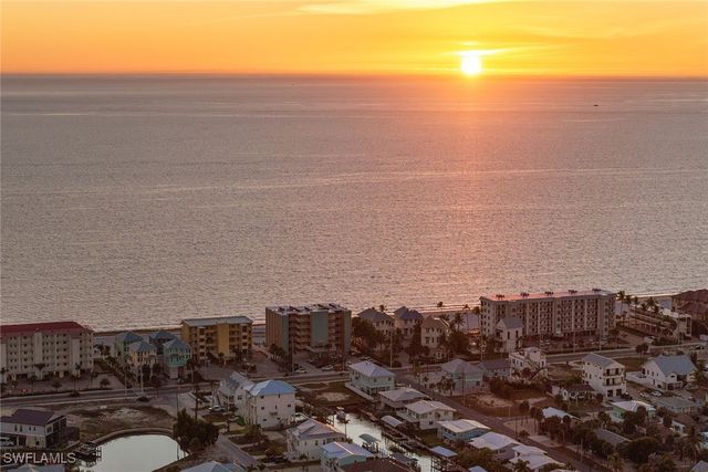 271 Randy LN, Fort Myers Beach, FL 33931