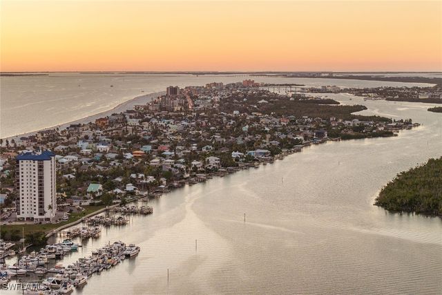 271 Randy LN, Fort Myers Beach, FL 33931