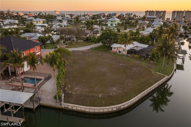 271 Randy LN, Fort Myers Beach, FL 33931