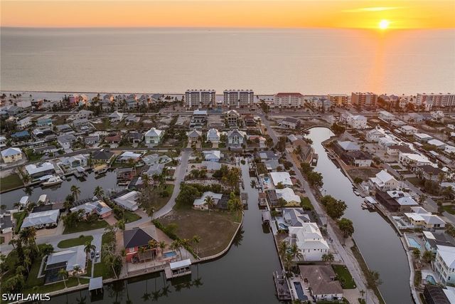 271 Randy LN, Fort Myers Beach, FL 33931