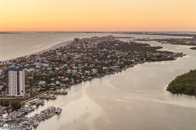 271 Randy LN, Fort Myers Beach, FL 33931