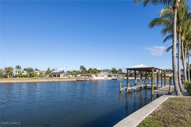 271 Randy LN, Fort Myers Beach, FL 33931