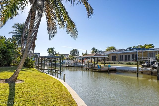 271 Randy LN, Fort Myers Beach, FL 33931