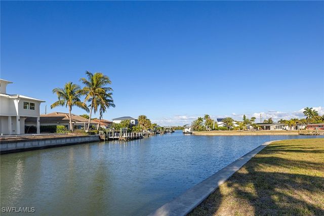 271 Randy LN, Fort Myers Beach, FL 33931