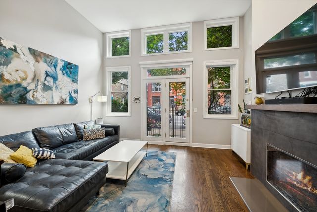 1925 N Damen Avenue 1, Chicago, IL 60647