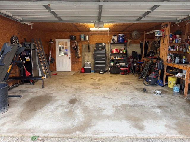 758 Highway 137, Willow Springs, MO 65793