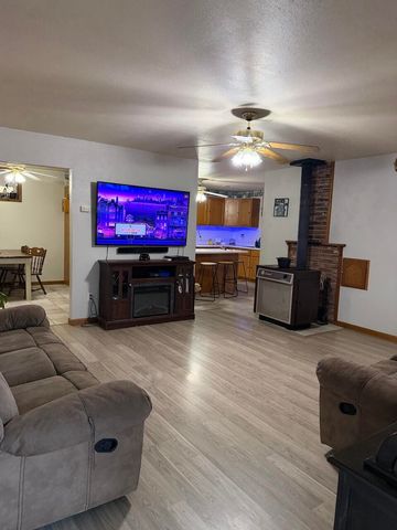 758 Highway 137, Willow Springs, MO 65793