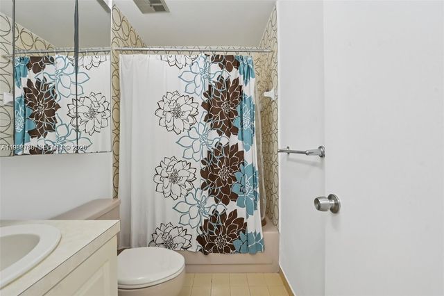 9585 SW 1st Ter, Miami, FL 33174