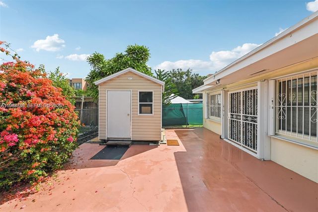 9585 SW 1st Ter, Miami, FL 33174