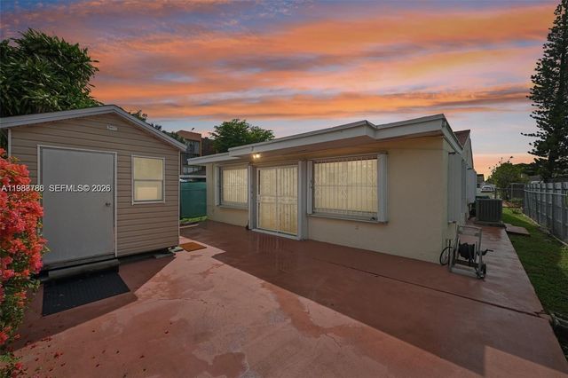 9585 SW 1st Ter, Miami, FL 33174