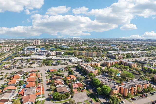 9585 SW 1st Ter, Miami, FL 33174