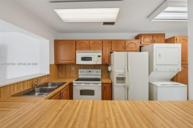 9585 SW 1st Ter, Miami, FL 33174