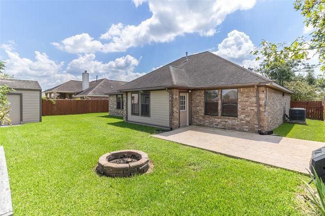 105 Hummingbird Court, Richwood, TX 77566