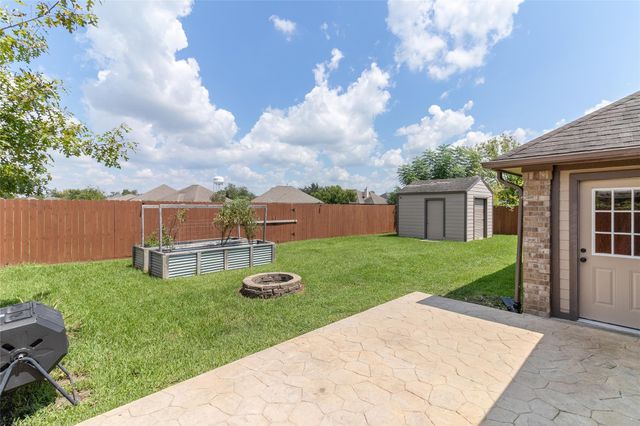 105 Hummingbird Court, Richwood, TX 77566